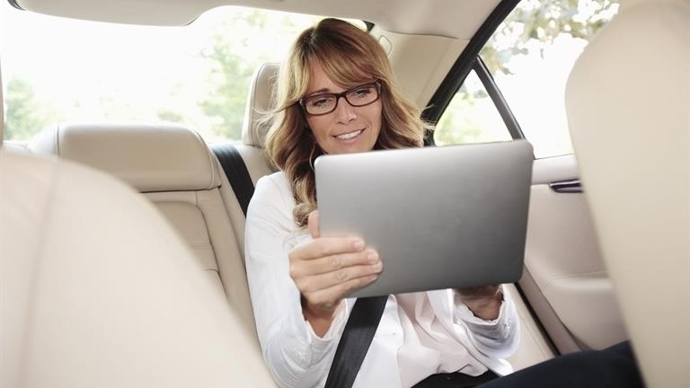 Image-Picture-Car-Tablet-Women-20160511-GLO-EN-1